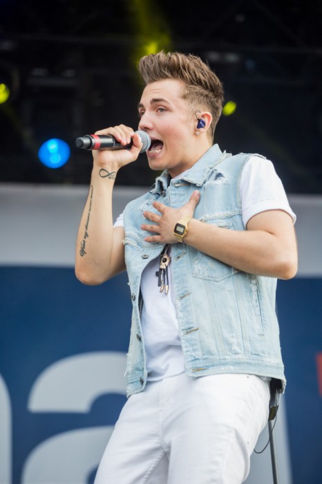Live music photography. Cheshire music photographer. Professional photographer in Cheshire