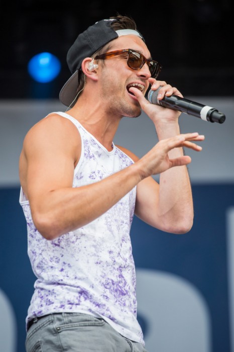 Live music photography. Cheshire music photographer. Professional photographer in Cheshire